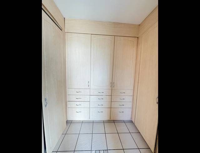 4 BEDROOM TOWNHOUSE FOR SALE IN GLENHAZEL